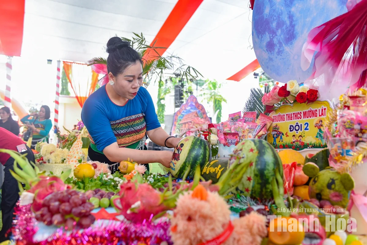 Mâm cỗ Trung thu thắp sáng ước mơ trẻ em vùng biên