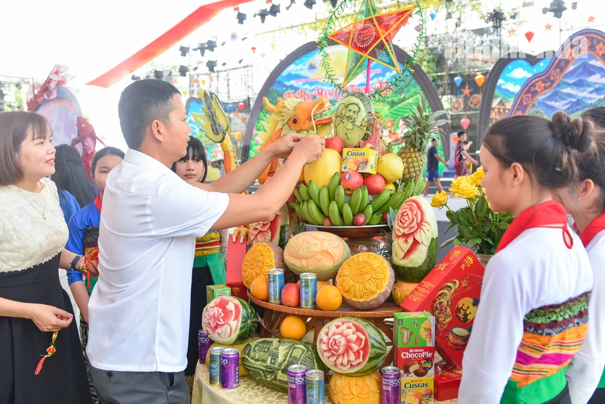 Mâm cỗ Trung thu thắp sáng ước mơ trẻ em vùng biên