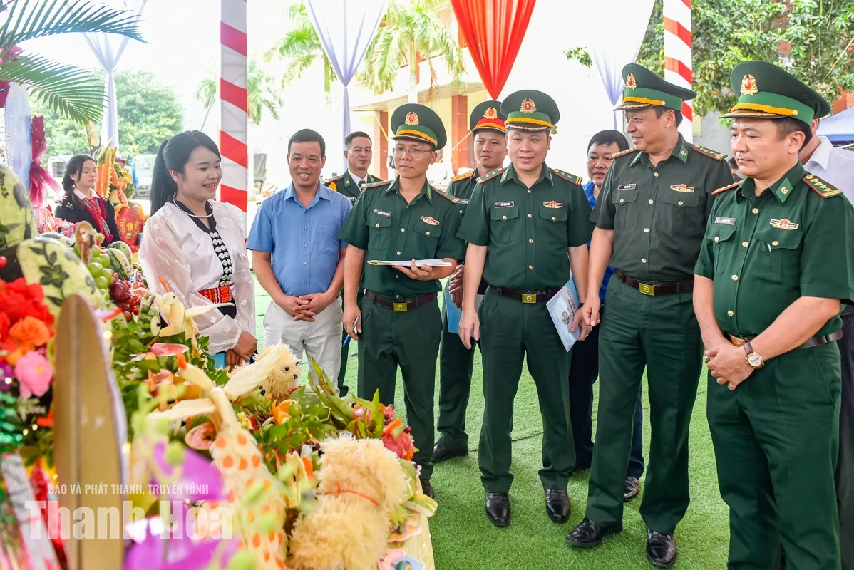 Mâm cỗ Trung thu thắp sáng ước mơ trẻ em vùng biên