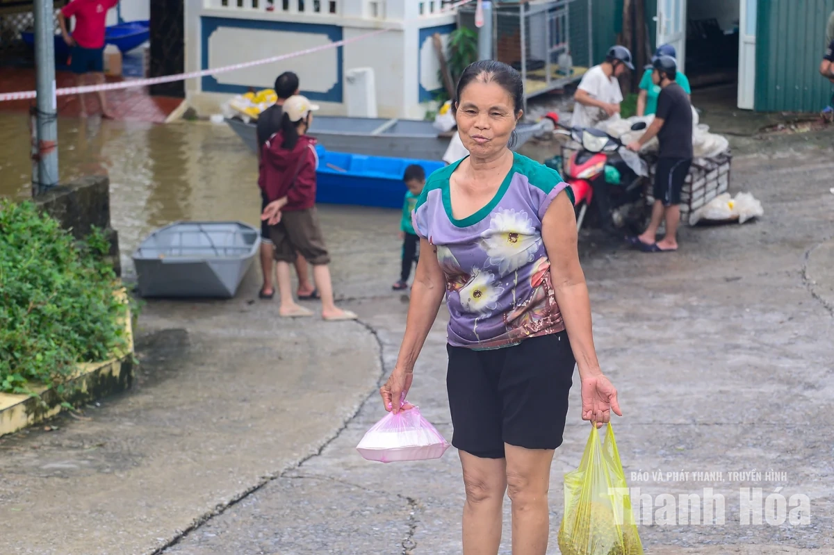 Gần 2.000 nhà dân phường Hàm Rồng ngập do mưa lũ