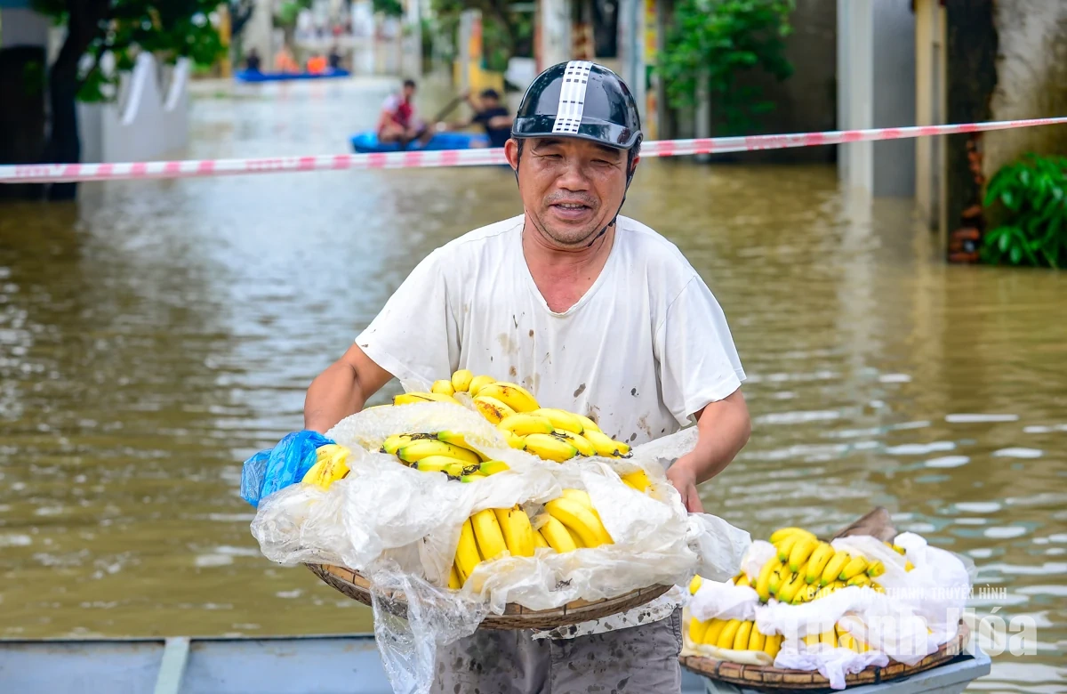 Gần 2.000 nhà dân phường Hàm Rồng ngập do mưa lũ
