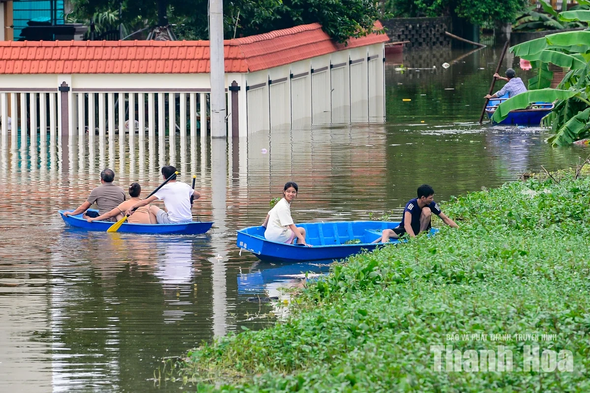 Gần 2.000 nhà dân phường Hàm Rồng ngập do mưa lũ