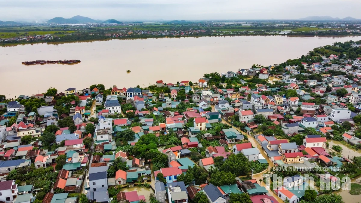 Gần 2.000 nhà dân phường Hàm Rồng ngập do mưa lũ