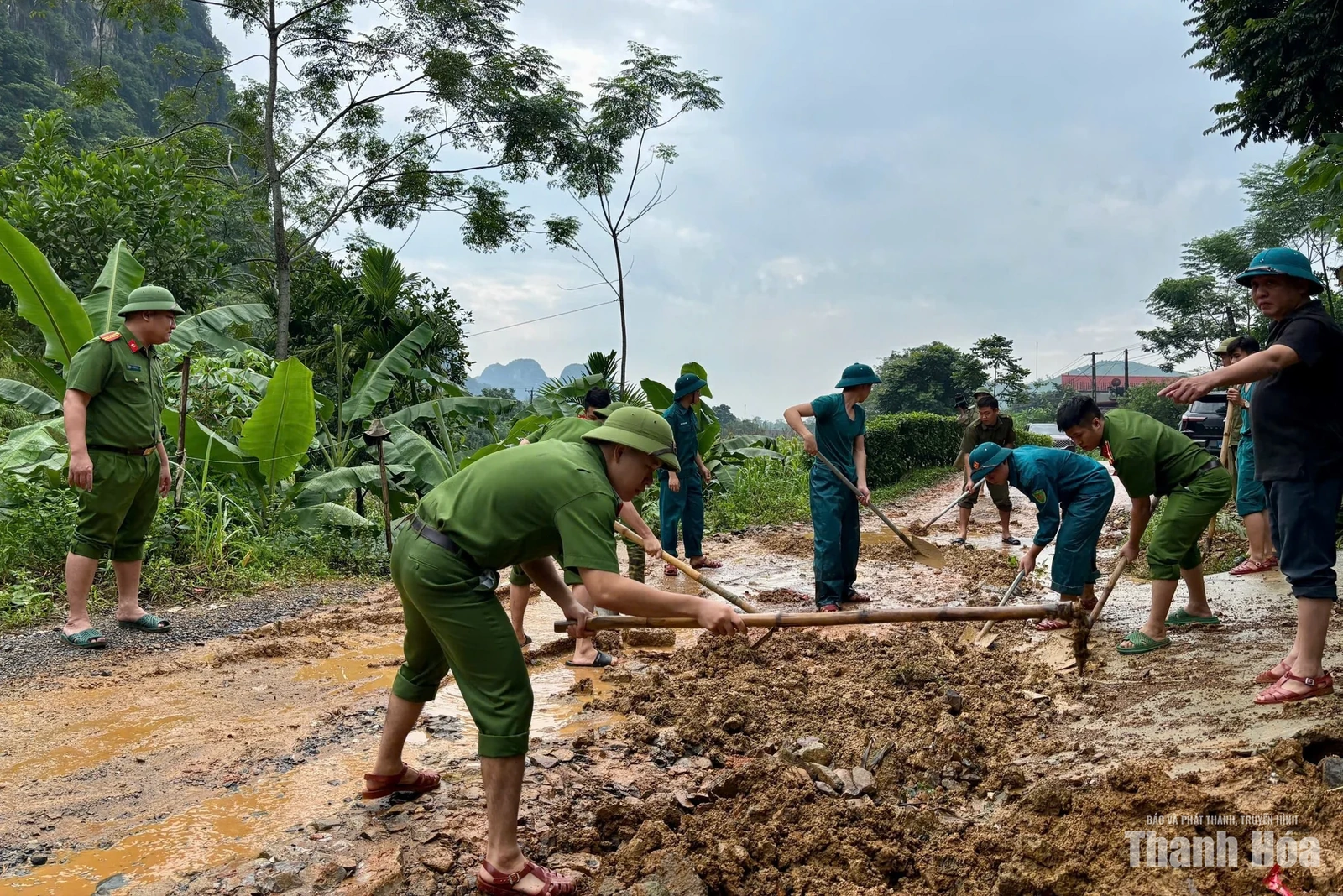 Khẩn trương tổng dọn vệ sinh sau mưa lũ