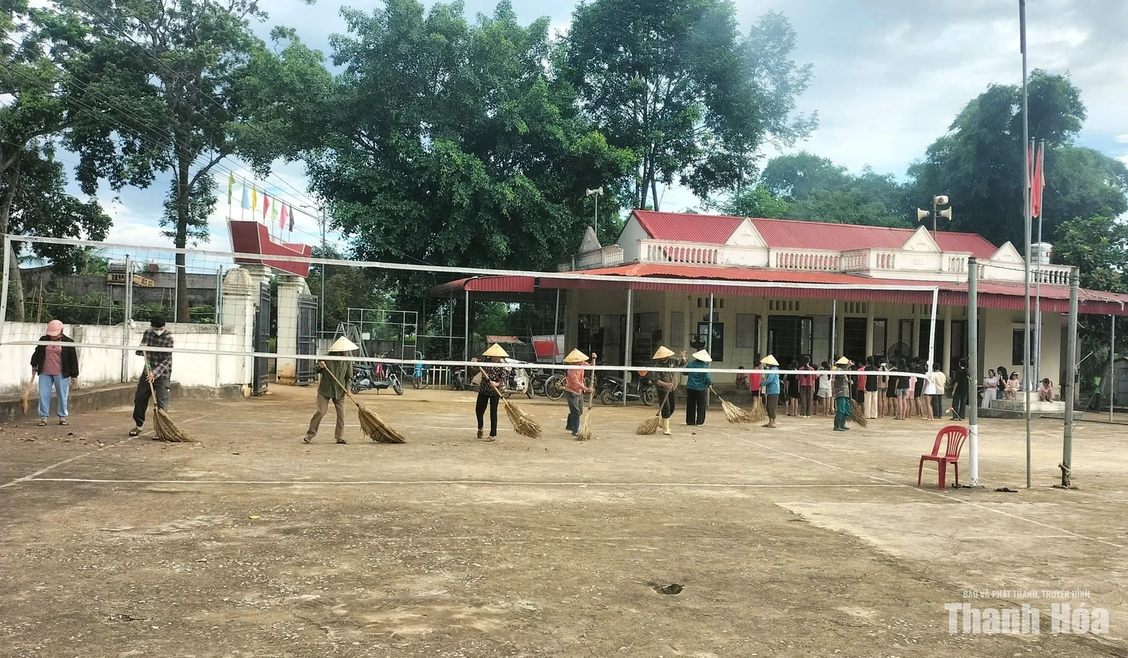 Khẩn trương tổng dọn vệ sinh sau mưa lũ
