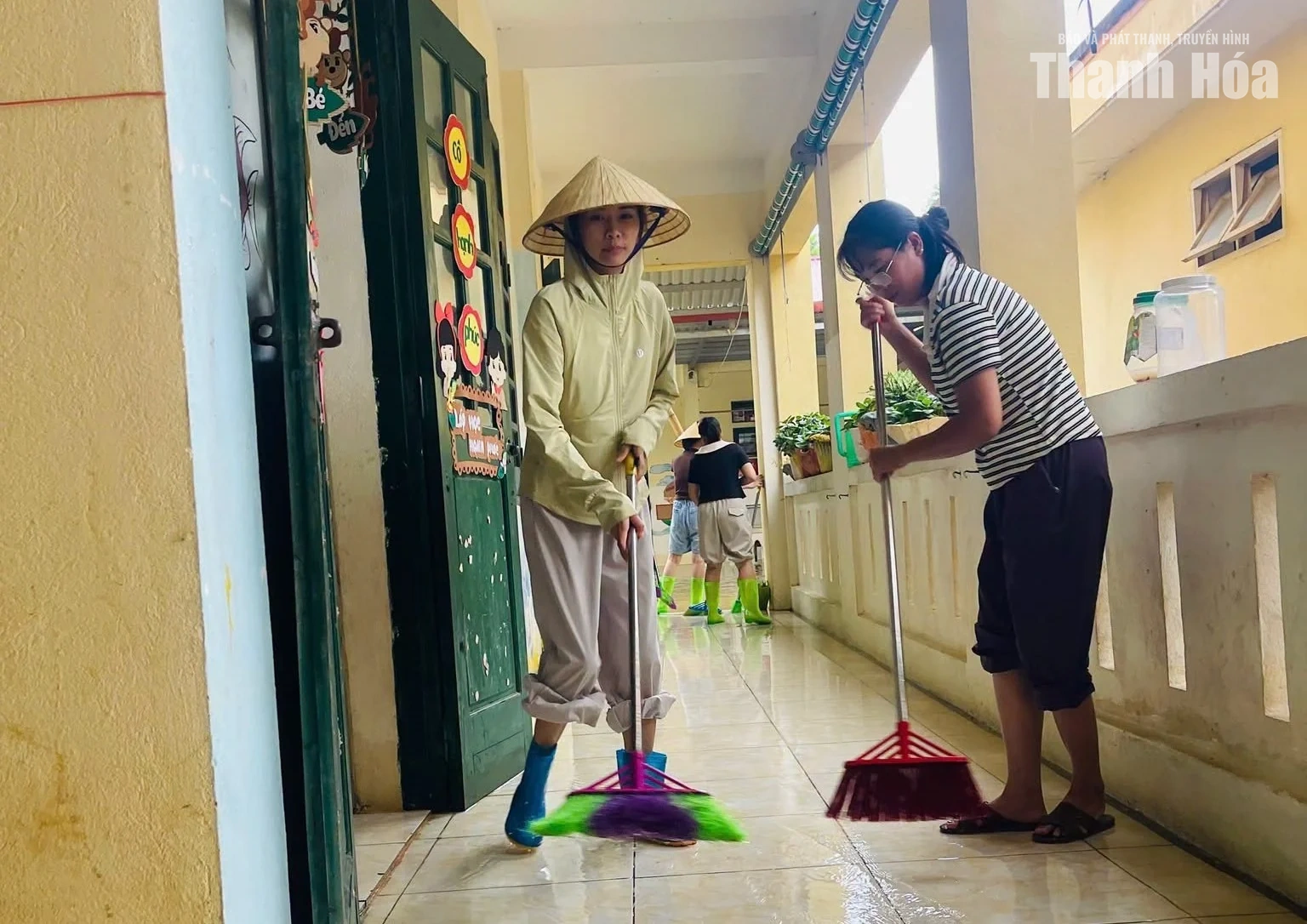 Khẩn trương tổng dọn vệ sinh sau mưa lũ