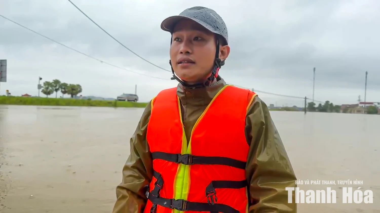 Nước sông Yên dâng cao, lũ tràn vào nhà dân