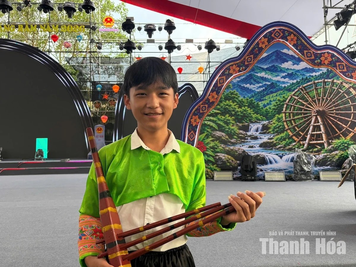 Đêm hội Trăng rằm đáng nhớ của trẻ em Mường Lát