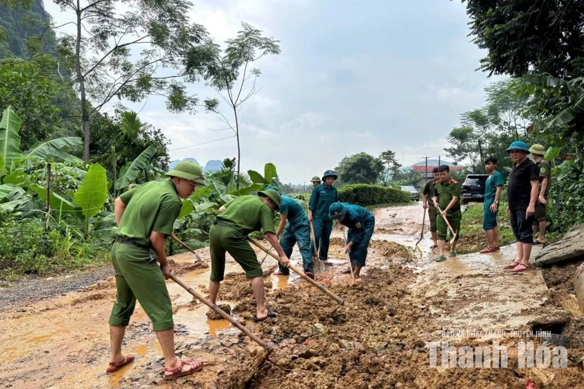 Các xã miền núi dồn lực hỗ trợ Nhân dân khắc phục sau mưa lũ