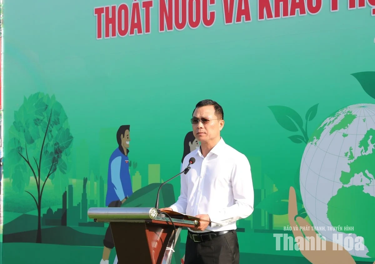 Toàn tỉnh ra quân vệ sinh môi trường khắc phục hậu quả sau mưa lũ