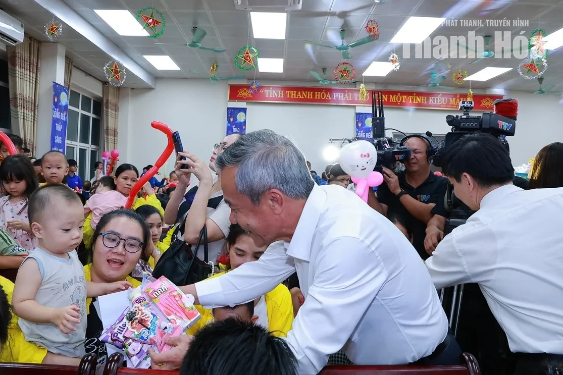 “Lồng đèn thắp sáng ước mơ năm 2026” mang mùa trăng yêu thương đến với bệnh nhi