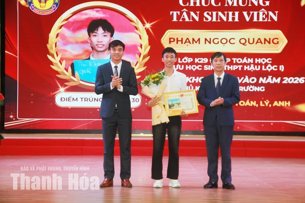 Trường Đại học Hồng Đức khai giảng năm học mới, hướng tới dấu mốc 30 năm xây dựng và phát triển