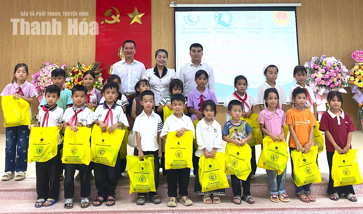 Trao yêu thương - Mang Tết Trung thu đến với trẻ em có hoàn cảnh khó khăn trên địa bàn tỉnh