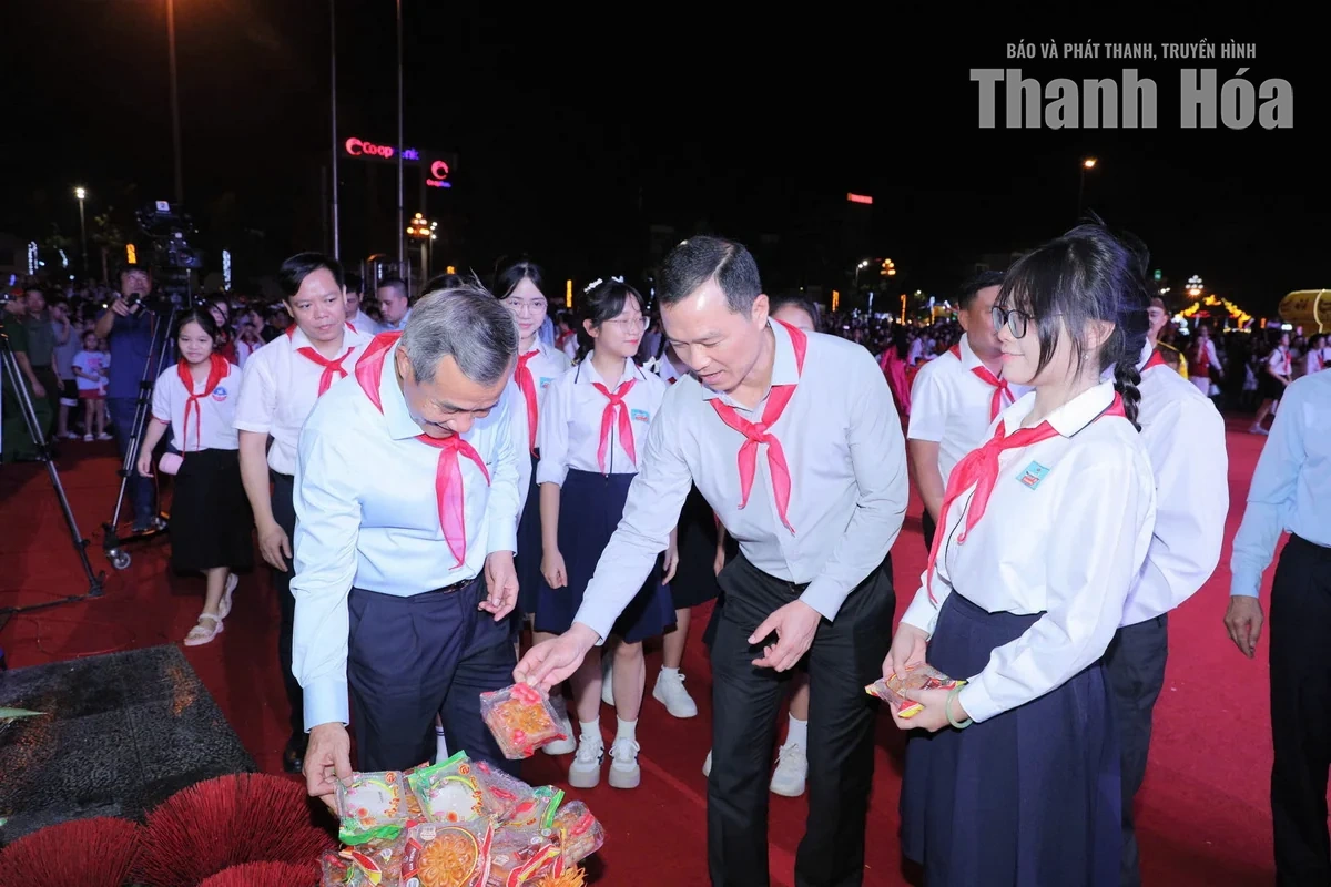 Hạc Thành lung linh đêm hội Trăng rằm