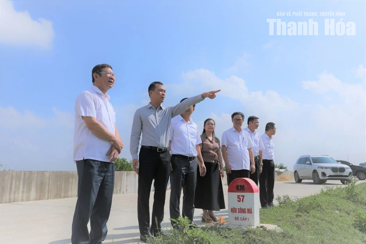 Chủ tịch UBND tỉnh Tô Anh Dũng kiểm tra, chỉ đạo công tác xây dựng cảnh quan, bảo vệ môi trường tại phường Sầm Sơn