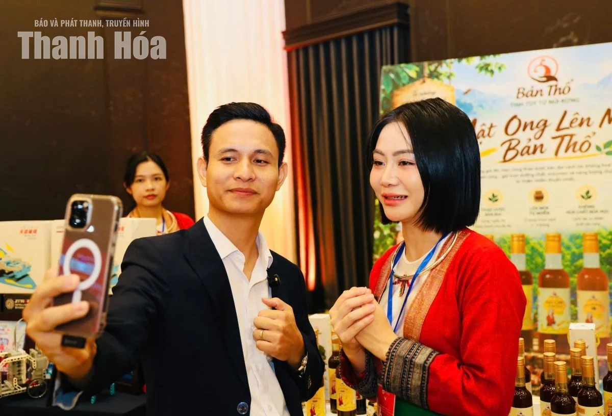Hội nghị bàn tròn thương mại xuyên biên giới: Mở rộng kết nối, cơ hội hợp tác
