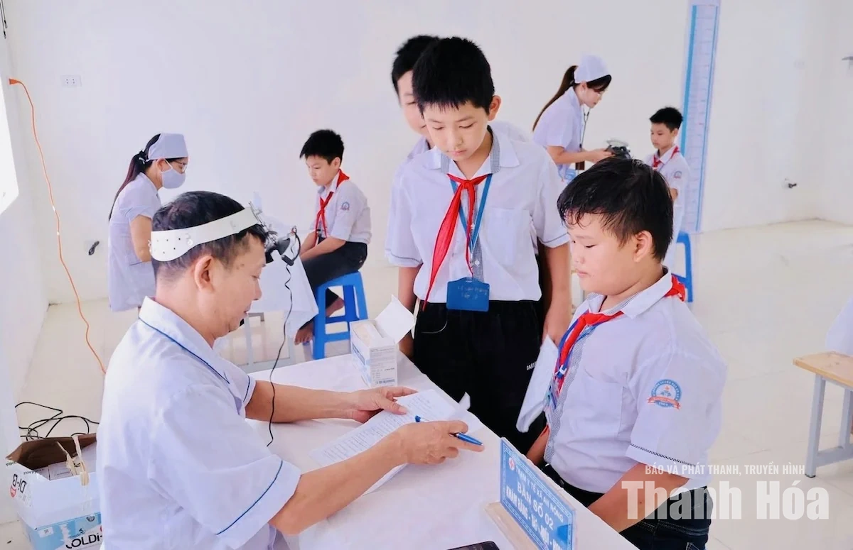 Đưa dịch vụ khám sức khỏe định kỳ miễn phí đến từng người dân