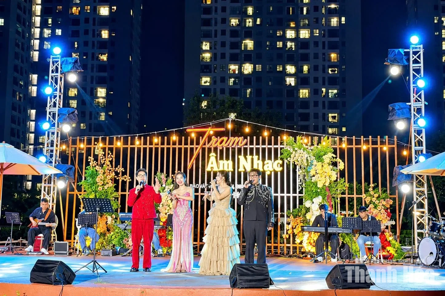 “Cả một trời thương nhớ” - Đêm nhạc đong đầy cảm xúc tại sân khấu bên hồ Báo và Phát thanh, truyền hình Thanh Hóa