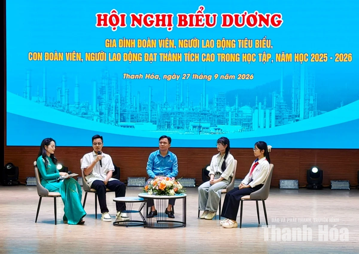 Biểu dương gia đình đoàn viên, người lao động và con đạt thành tích cao trong học tập