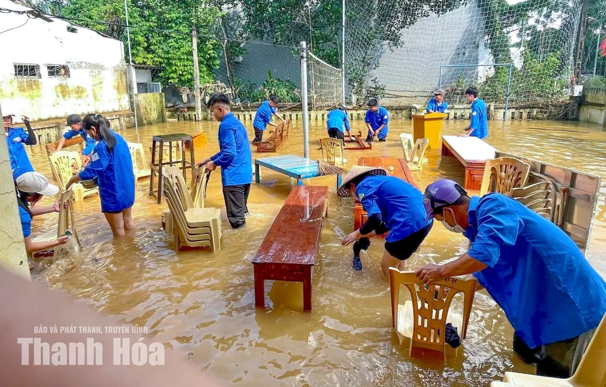 Tích cực hỗ trợ người dân vùng lũ Kim Tân