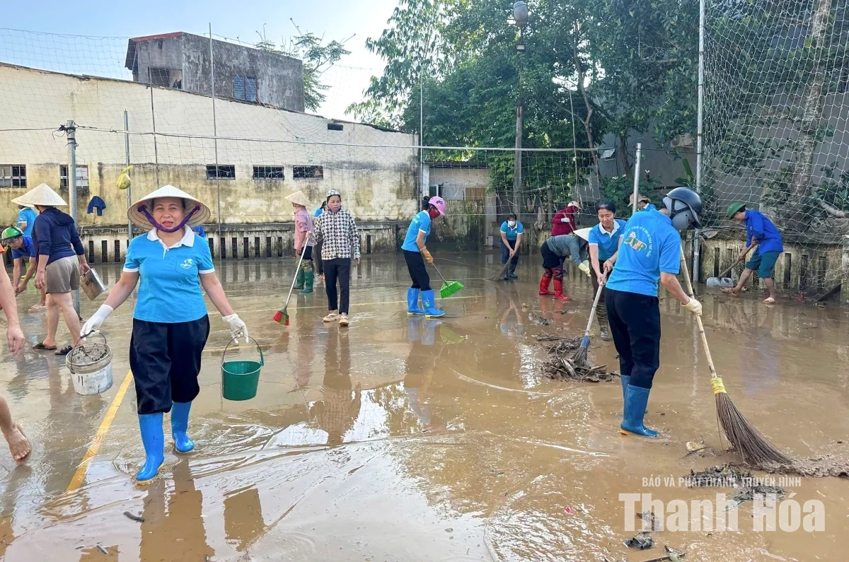 Tích cực hỗ trợ người dân vùng lũ Kim Tân
