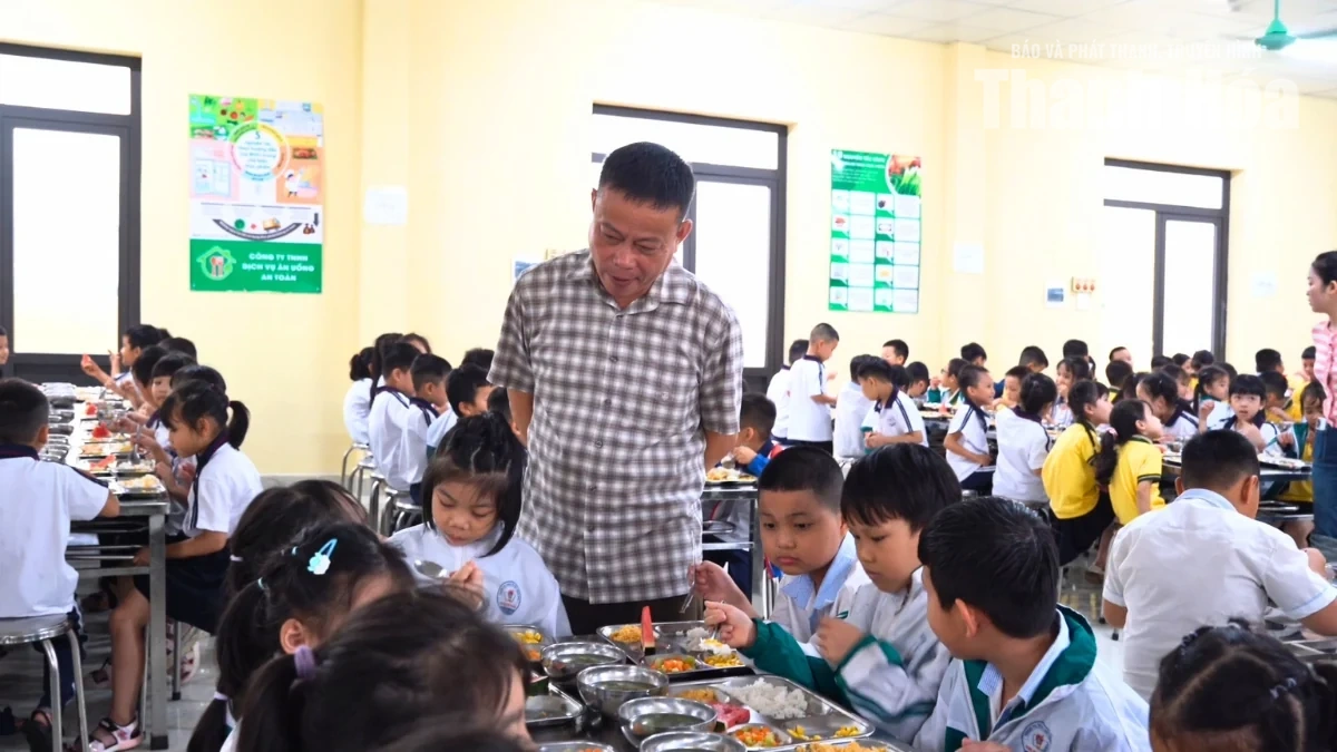 Cùng giám sát, bảo đảm bữa ăn bán trú an toàn
