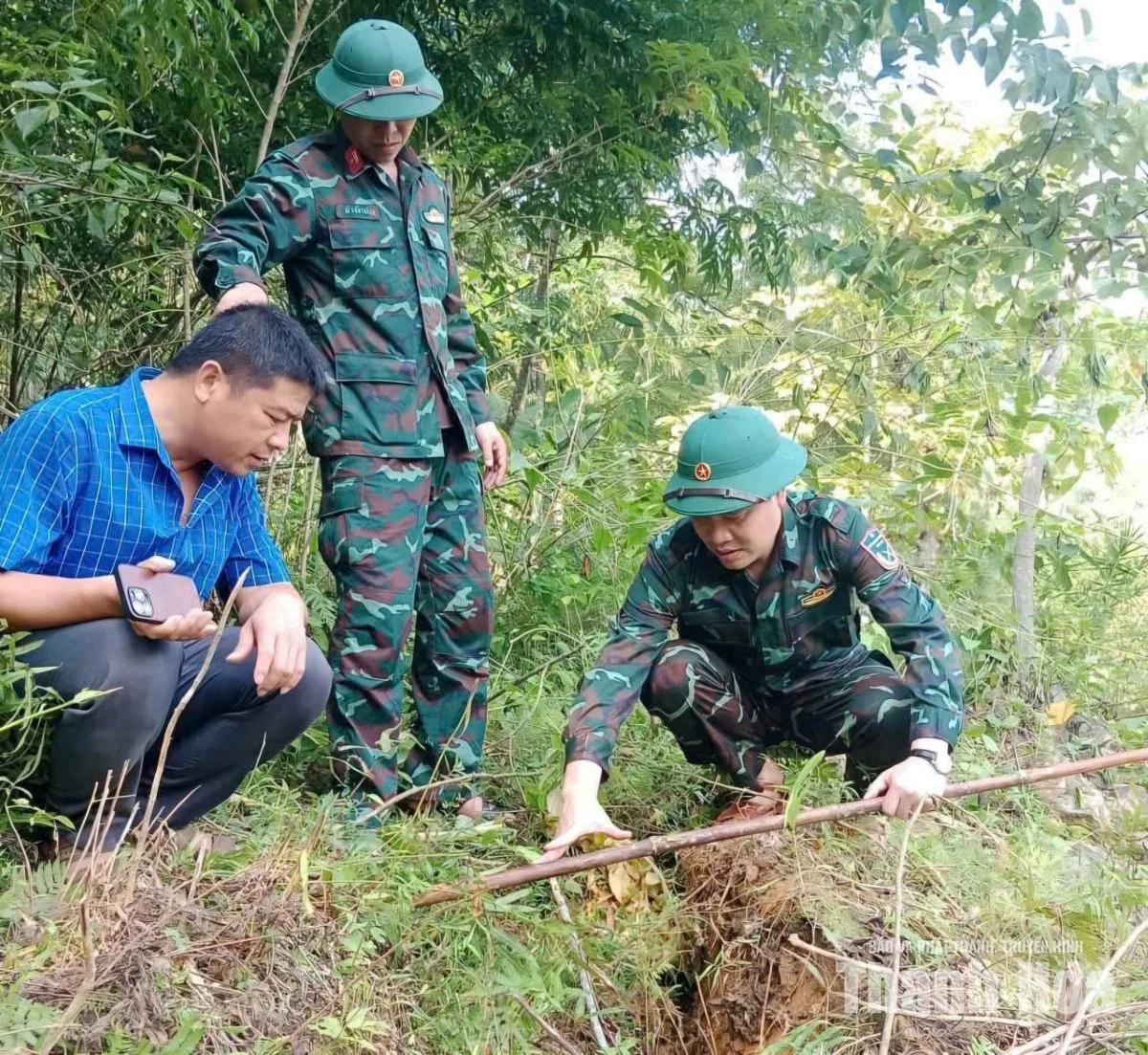Đồi nứt 600m, xã Trung Hạ đề xuất tái định cư cho người dân