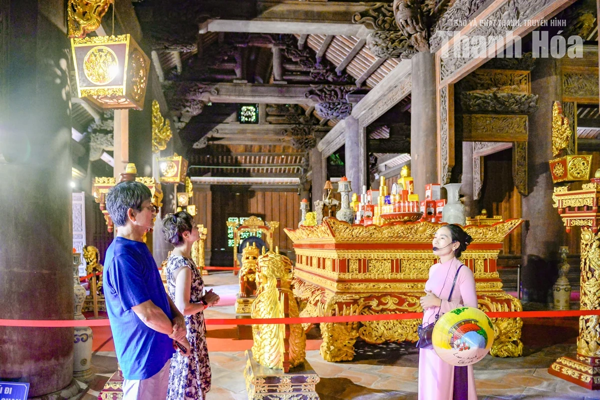 Chiêm ngưỡng vẻ đẹp bên trong Chính điện Lam Kinh