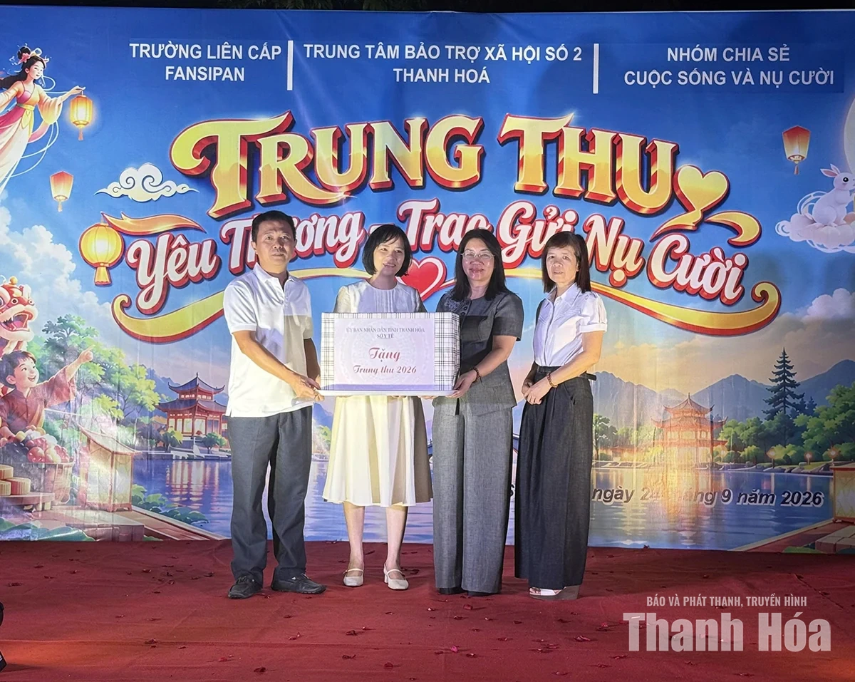 Ấm áp “Trung thu yêu thương - Trao gửi nụ cười” tại Trung tâm Bảo trợ xã hội số 2