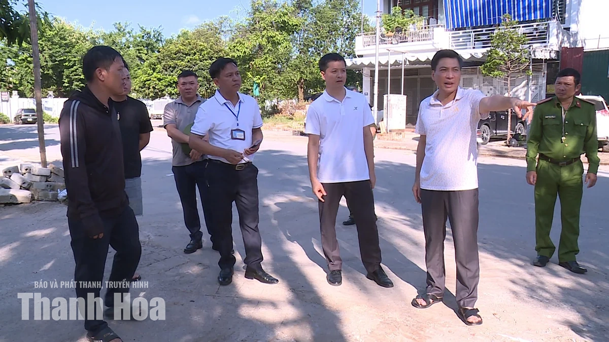 Lãnh đạo phường Hạc Thành kiểm tra, chỉ đạo công tác lập lại trật tự đô thị, vệ sinh môi trường