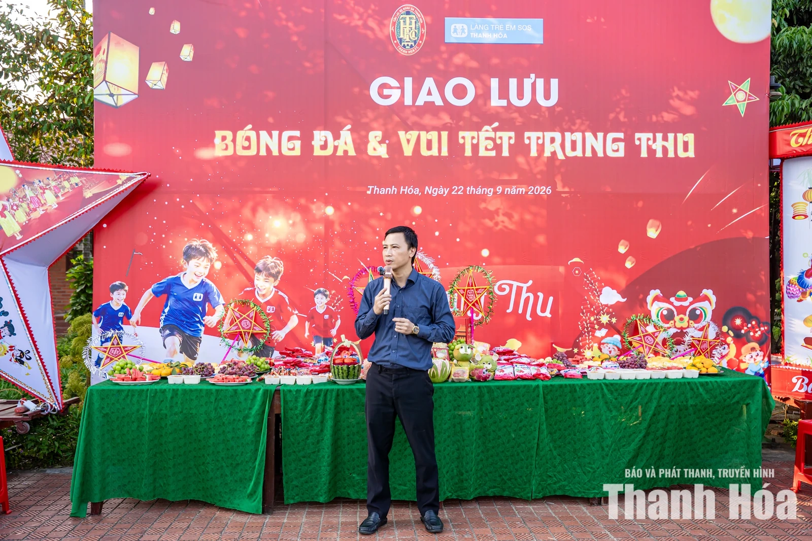 Cầu thủ CLB Bóng đá Thanh Hóa vui Trung thu cùng trẻ em Làng SOS