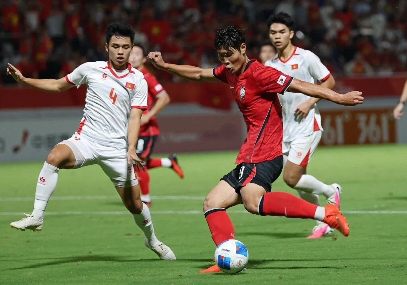 Tuyển Việt Nam - Philippines: Thử thách lớn và mục tiêu 3 điểm; Man City đối mặt án phạt lịch sử