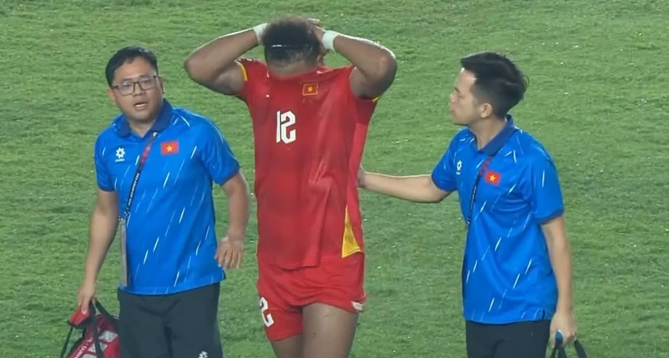 Việt Nam thắng sát nút ngày ra quân FIFA ASEAN Cup 2026; Nguy cơ sụp đổ toàn diện của Man City