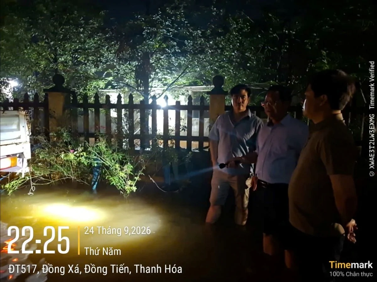 Xuyên đêm bơm nước chống ngập tại 3 trường học của xã Đồng Tiến