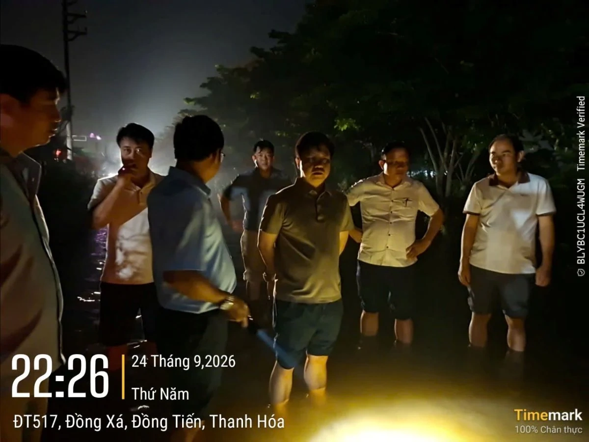 Xuyên đêm bơm nước chống ngập tại 3 trường học của xã Đồng Tiến