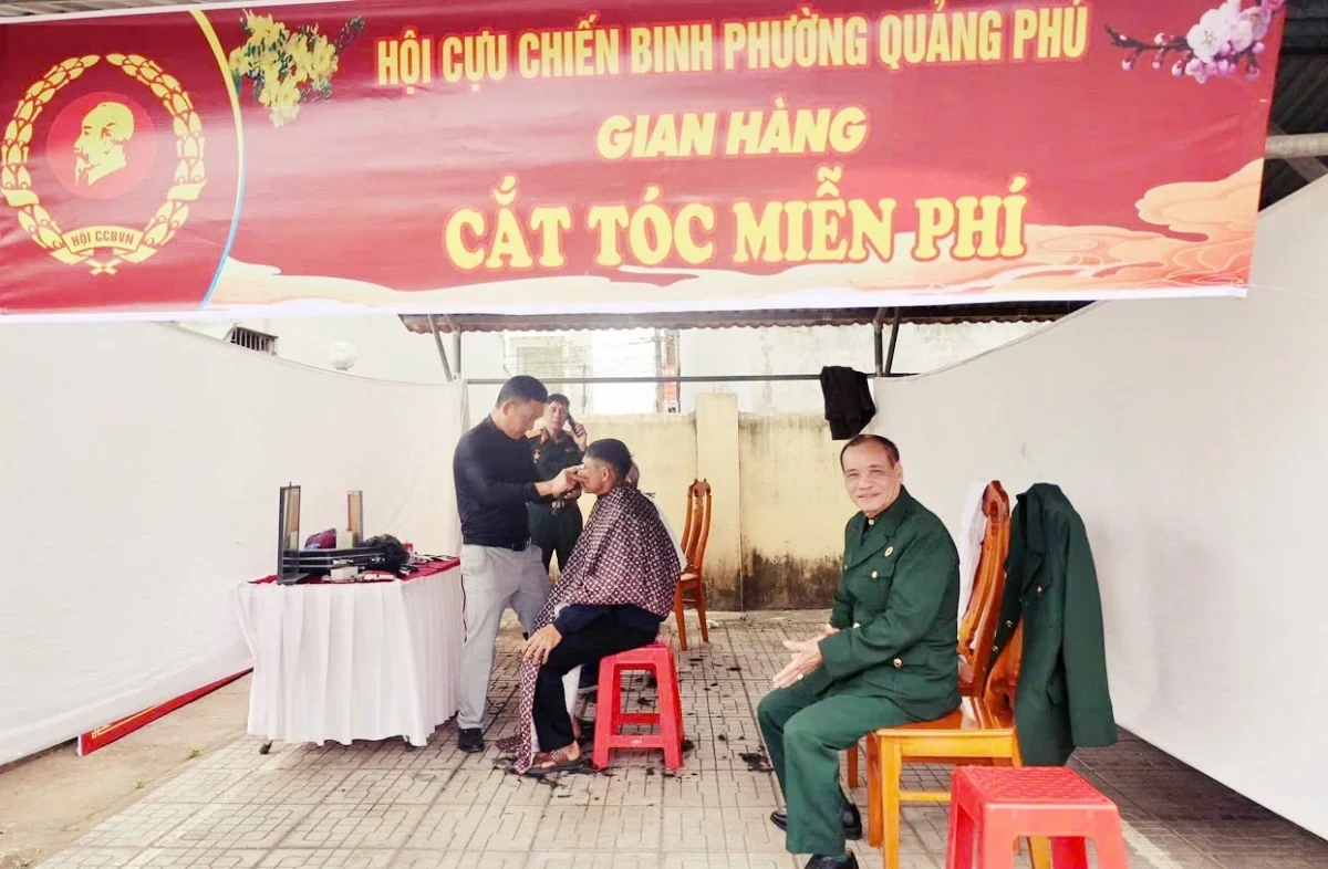 Đảng viên đi trước, làng nước chung lòng