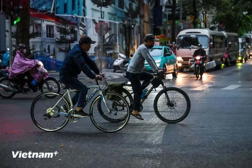 Từ đêm 30/9, Bắc Bộ đón không khí lạnh, nhiệt độ giảm mạnh kèm mưa đông