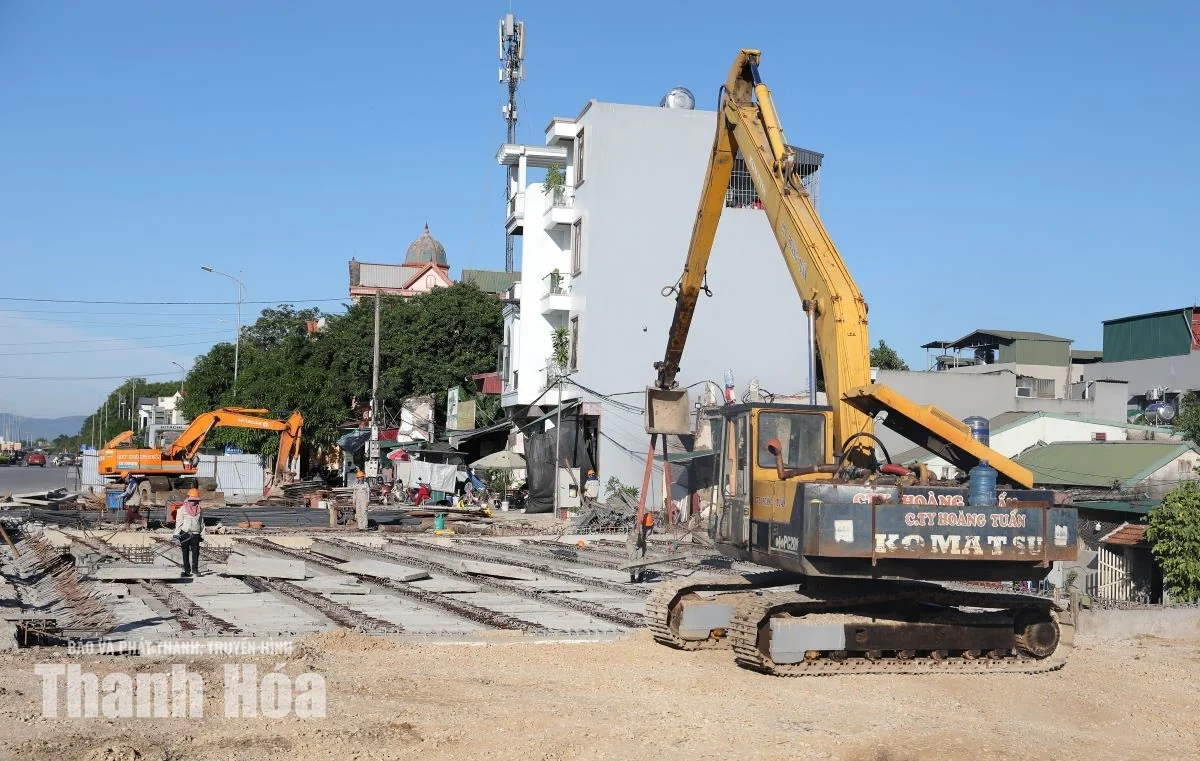 Chủ tịch UBND tỉnh Tô Anh Dũng kiểm tra, chỉ đạo triển khai các dự án đường giao thông trọng điểm
