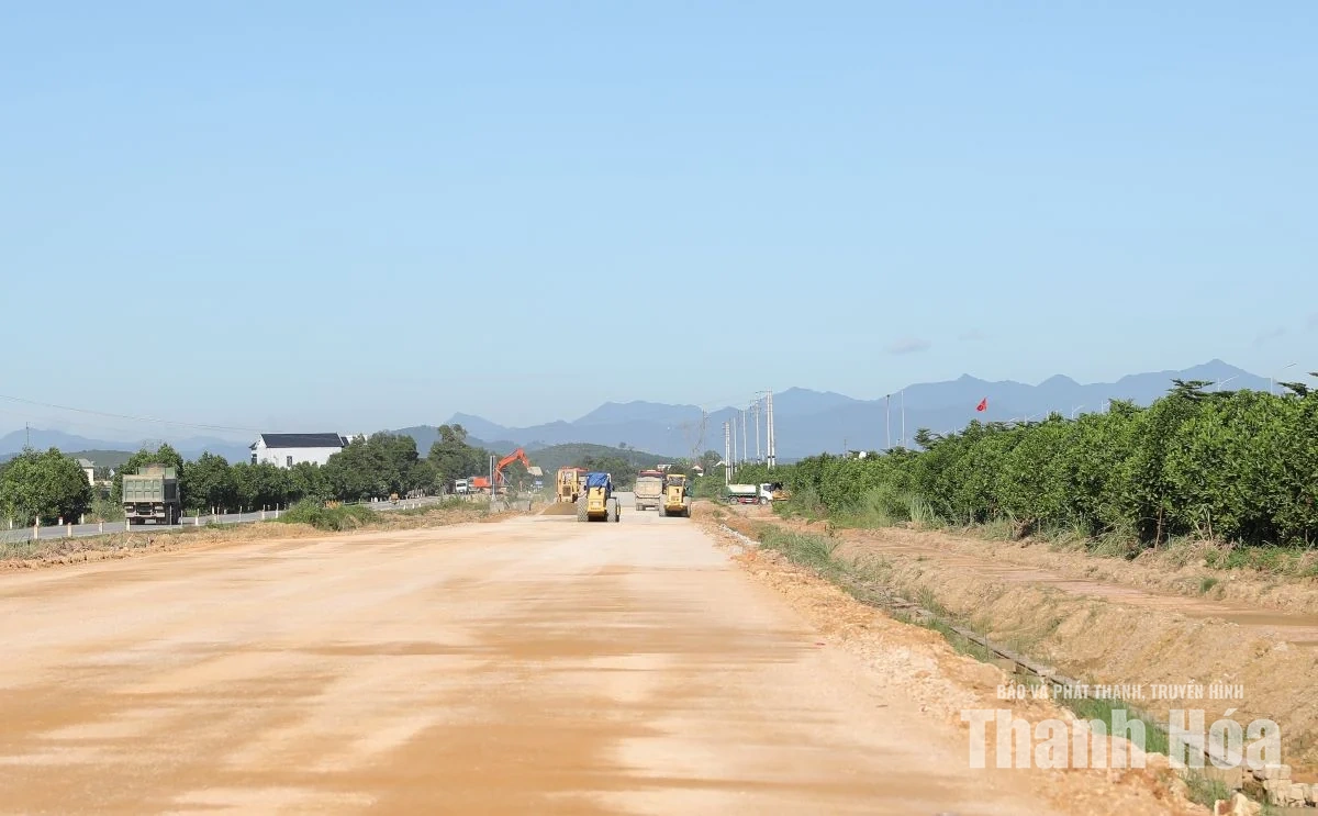 Chủ tịch UBND tỉnh Tô Anh Dũng kiểm tra, chỉ đạo triển khai các dự án đường giao thông trọng điểm
