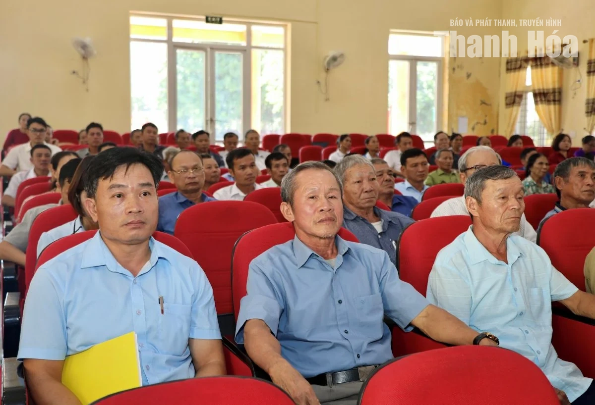 Đại biểu Quốc hội tiếp xúc cử tri xã Hoằng Sơn và phường Tân Dân