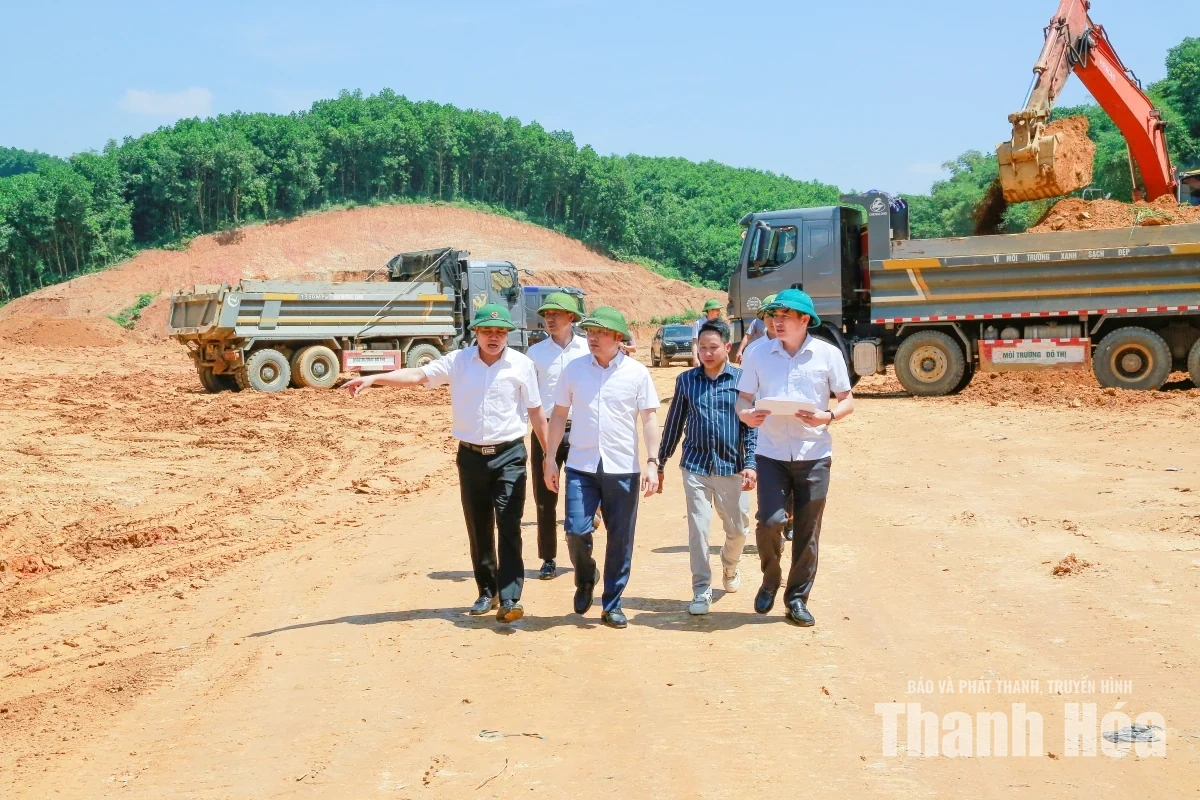 Phó Chủ tịch UBND tỉnh Cao Văn Cường kiểm tra tiến độ Dự án Mở rộng bãi chôn lấp chất thải xã Sao Vàng