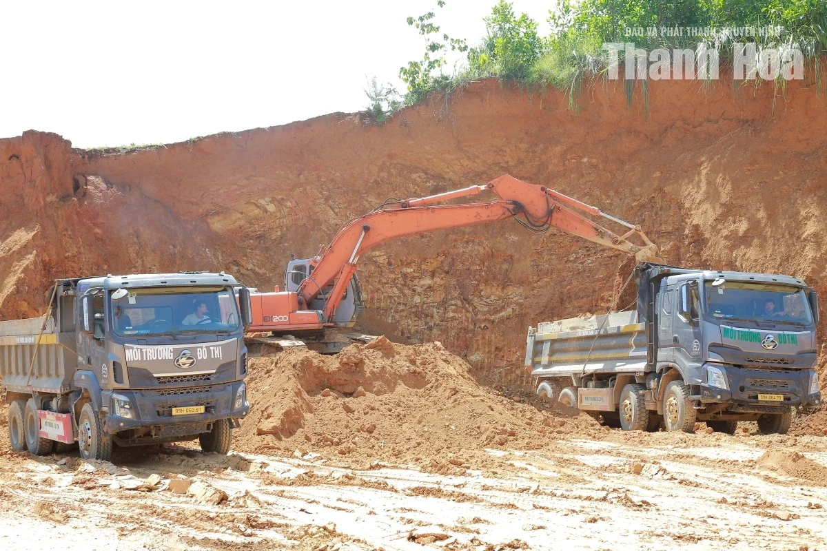 Phó Chủ tịch UBND tỉnh Cao Văn Cường kiểm tra tiến độ Dự án Mở rộng bãi chôn lấp chất thải xã Sao Vàng