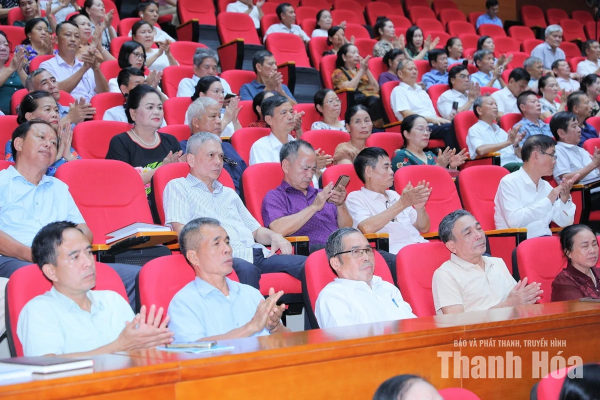 Phó Chủ tịch Quốc hội Nguyễn Doãn Anh tiếp xúc cử tri 8 phường tỉnh Thanh Hóa