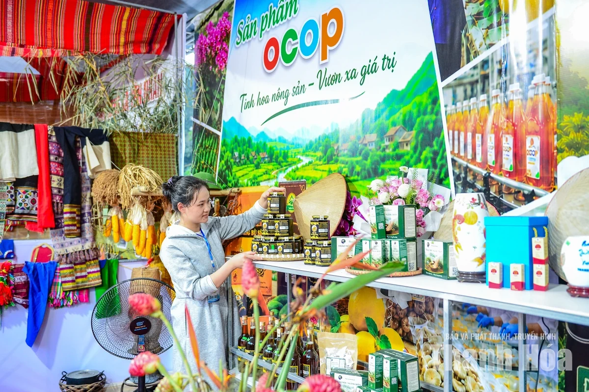 Sắc màu vùng cao hội tụ và lan tỏa tại Lễ hội Lam Kinh