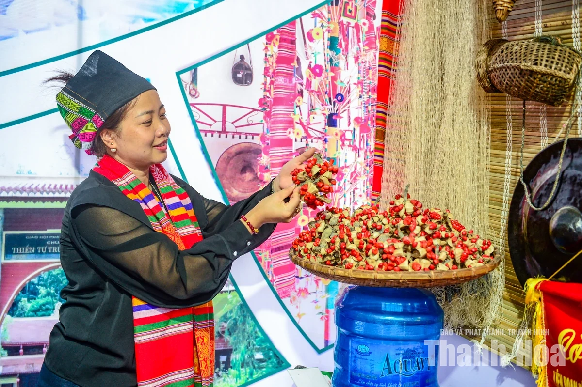 Sắc màu vùng cao hội tụ và lan tỏa tại Lễ hội Lam Kinh