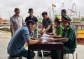 “Đi từng ngõ, gõ từng nhà” vận động thu hồi vũ khí, vật liệu nổ