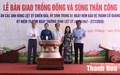 Hội Di sản Văn hóa và Cổ vật Thanh Hoa tặng trống đồng và súng thần công cho tỉnh Quảng Trị