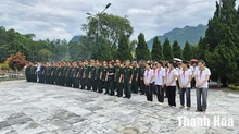 Cựu quân tình nguyện và chuyên gia quân sự Việt Nam tại Lào tri ân các Anh hùng liệt sĩ