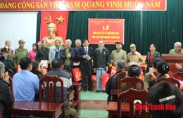 Trao  quà cho hội viên  cựu thanh niên xung phong  có hoàn cảnh đặc biệt khó khăn