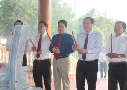 Bí thư Tỉnh ủy Quảng Nam thăm gia đình chính sách Thanh Hóa tại Quảng Nam